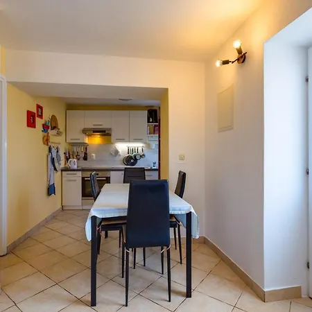 Valeria, مالي لوشينغْ