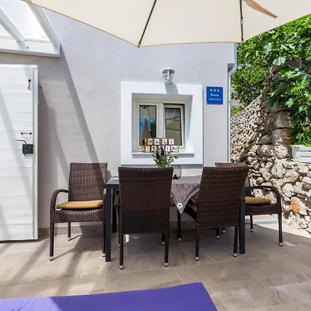 Valeria, Guest house