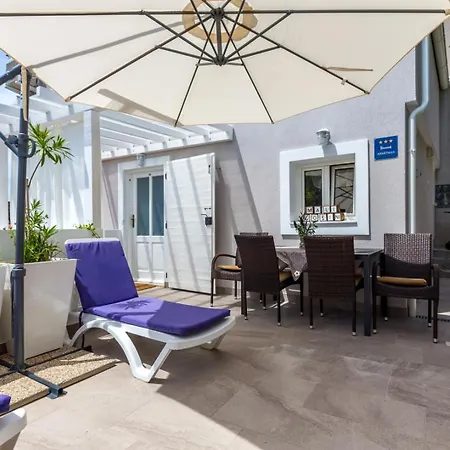 Valeria, بيت ضيافة 3*