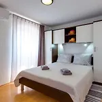 Valeria, Penzion
